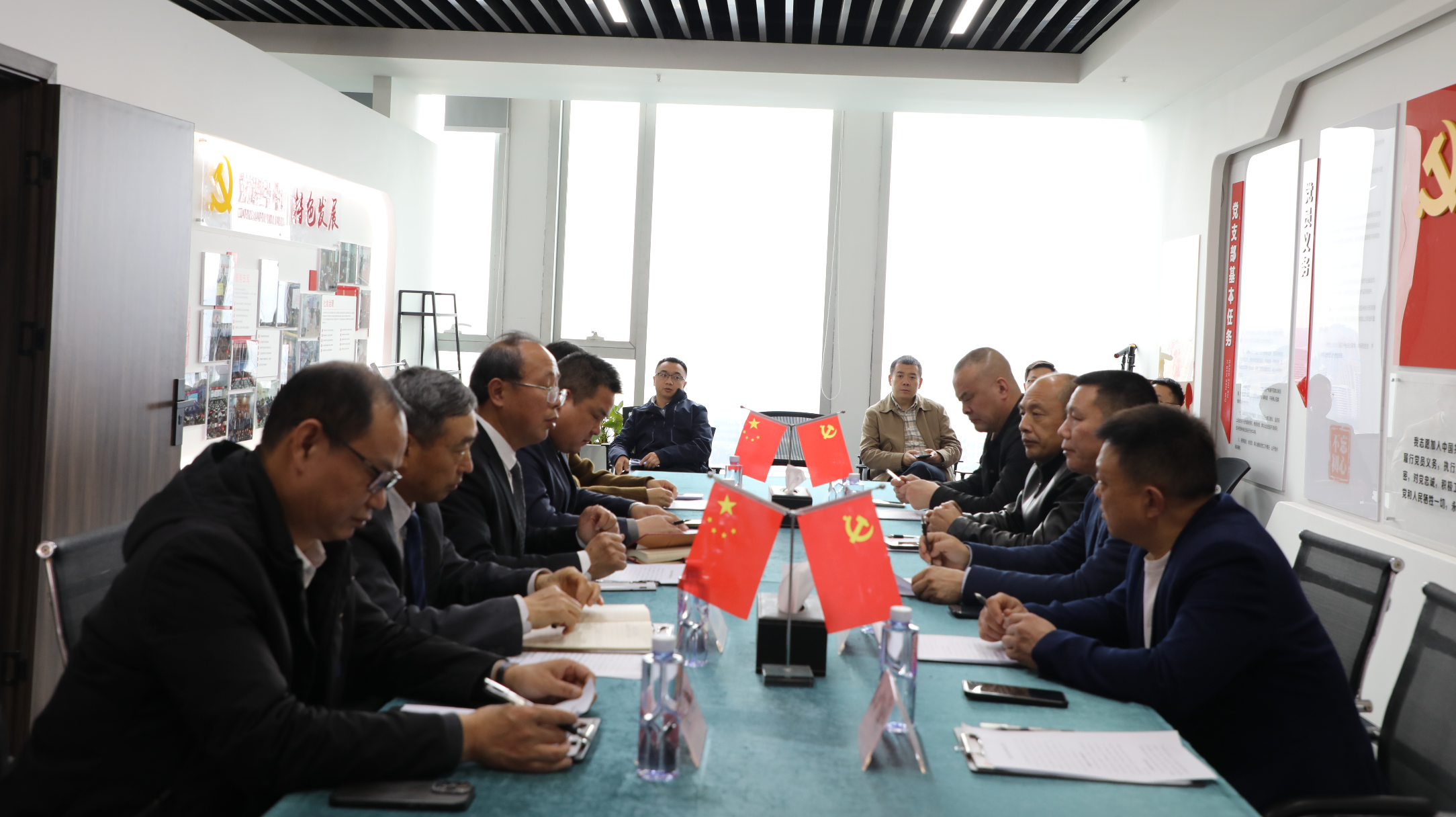 两江新区退役军人事务局领导一行莅临重庆军航律师事务所调研指导